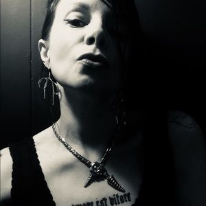 Meet your Posher, Claude-anne